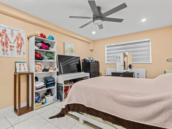 580 Egret Drive 123, Hallandale Beach FL 33009