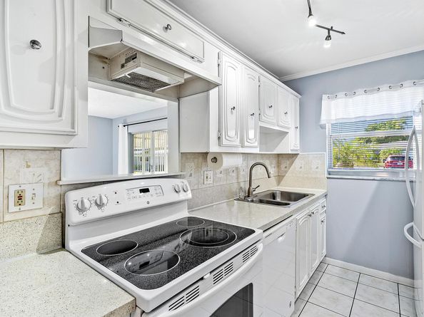 902 South Drive D, Delray Beach FL 33445