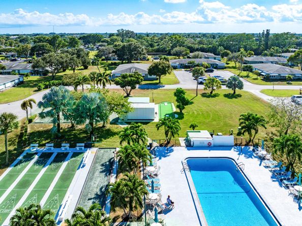 902 South Drive D, Delray Beach FL 33445