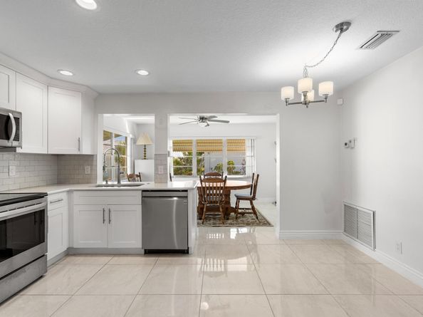 816 SW 18th Court, Boynton Beach FL 33426