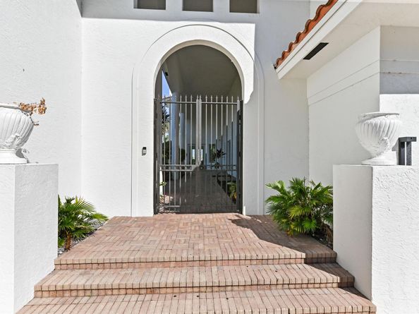 200 N Lake Drive, Lantana FL 33462