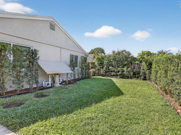 11611 SW 52nd St, Cooper City FL 33330