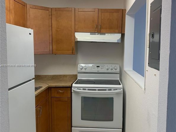 241 SE 9th Avenue 106, Pompano Beach FL 33060
