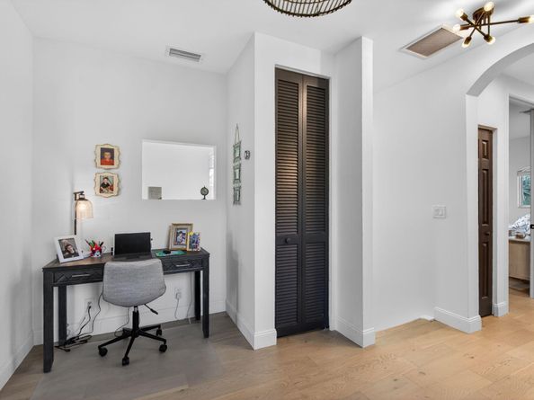 562 Tomahawk Court, Palm Beach Gardens FL 33410