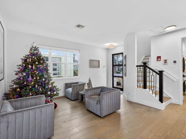 562 Tomahawk Court, Palm Beach Gardens FL 33410