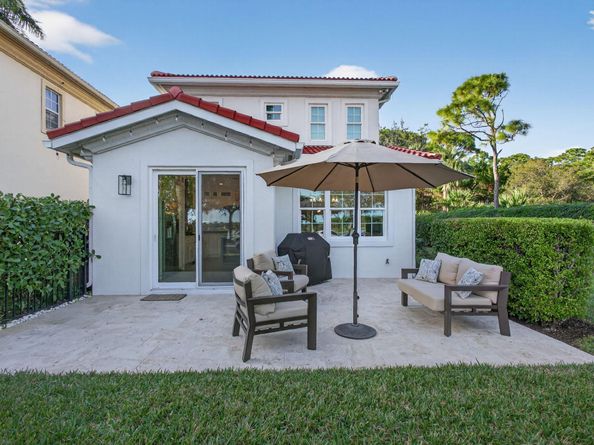 562 Tomahawk Court, Palm Beach Gardens FL 33410