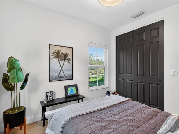 562 Tomahawk Court, Palm Beach Gardens FL 33410