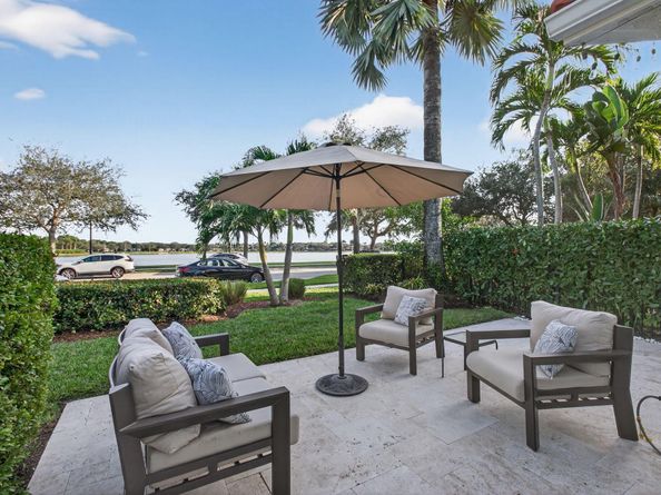 562 Tomahawk Court, Palm Beach Gardens FL 33410