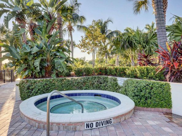 562 Tomahawk Court, Palm Beach Gardens FL 33410