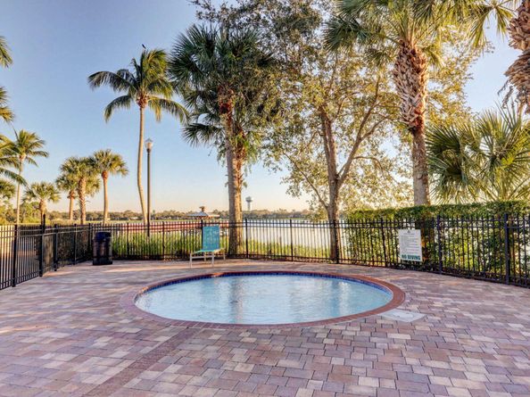 562 Tomahawk Court, Palm Beach Gardens FL 33410