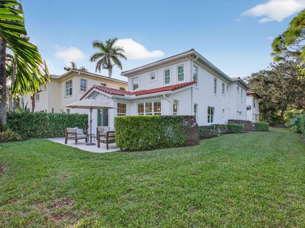 562 Tomahawk Court, Palm Beach Gardens FL 33410