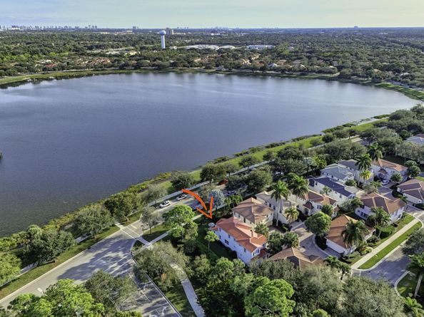 562 Tomahawk Court, Palm Beach Gardens FL 33410