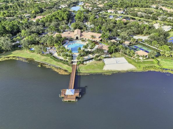 562 Tomahawk Court, Palm Beach Gardens FL 33410