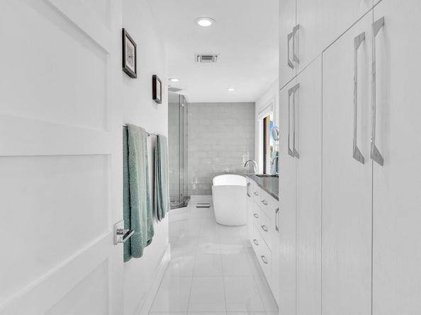 2740 NE 47th St, Lighthouse Point FL 33064