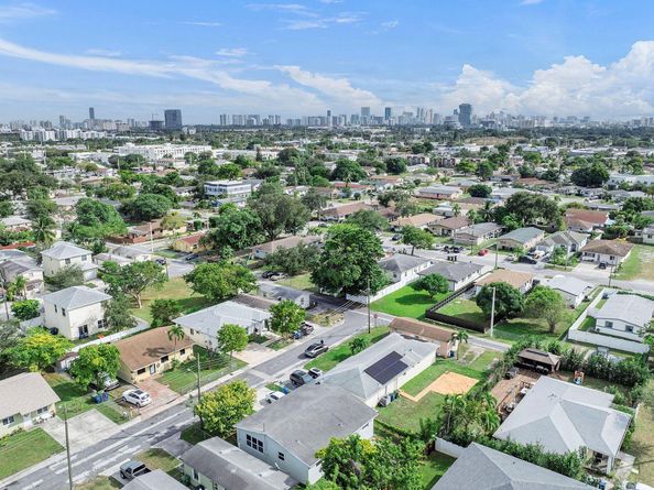 811 NW 5th Avenue, Hallandale Beach FL 33009