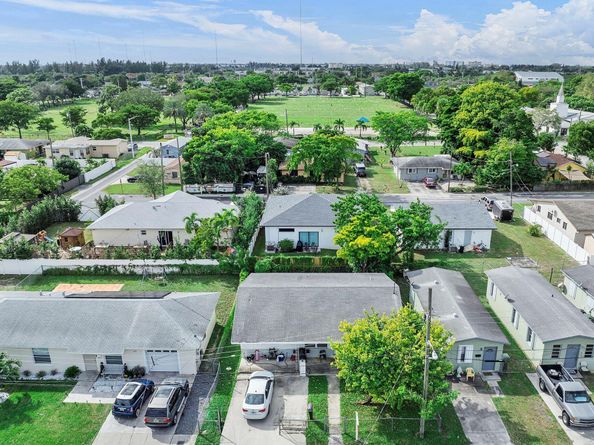 811 NW 5th Avenue, Hallandale Beach FL 33009