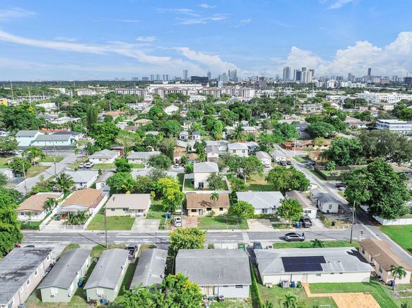 811 NW 5th Avenue, Hallandale Beach FL 33009