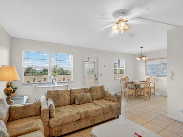 3025 Guildford B 3025, Boca Raton FL 33434