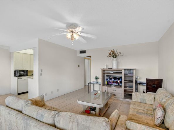 3025 Guildford B 3025, Boca Raton FL 33434