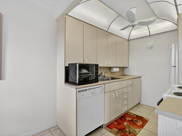 3025 Guildford B 3025, Boca Raton FL 33434