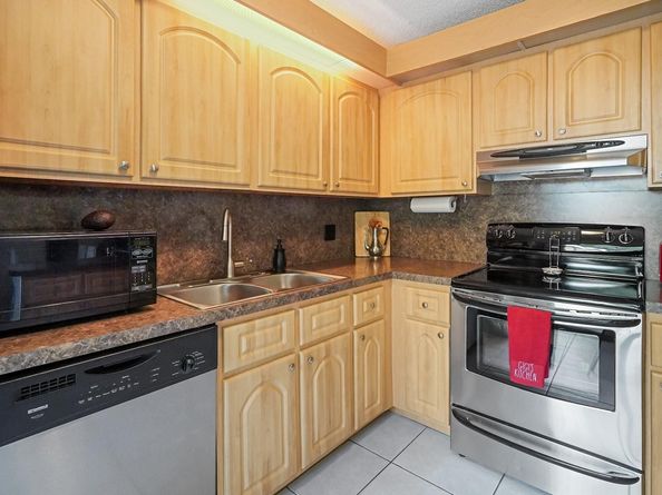 2522 Camelot Ct, Cooper City FL 33026-3649