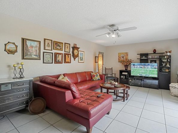 2522 Camelot Ct, Cooper City FL 33026-3649