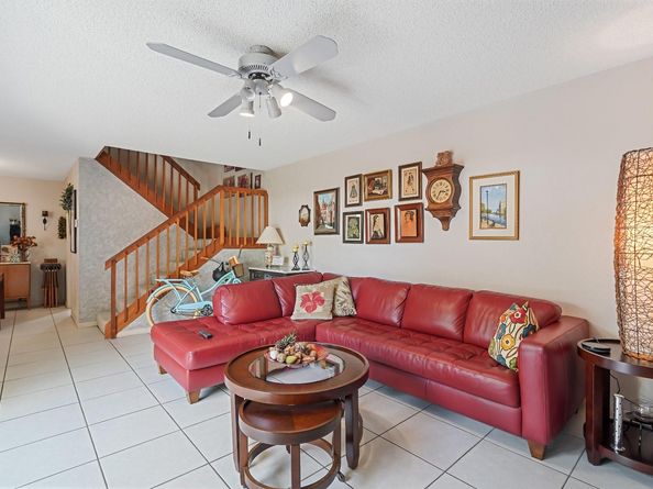 2522 Camelot Ct, Cooper City FL 33026-3649