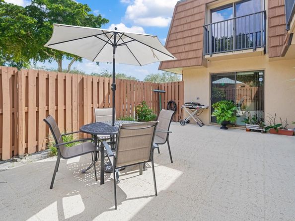 2522 Camelot Ct, Cooper City FL 33026-3649