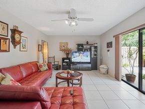 2522 Camelot Ct, Cooper City FL 33026-3649