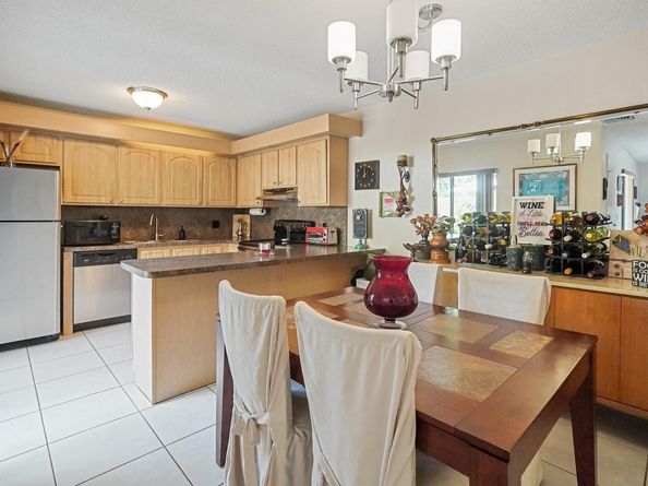 2522 Camelot Ct, Cooper City FL 33026-3649