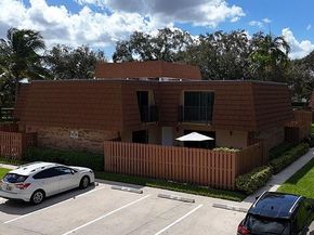 2522 Camelot Ct, Cooper City FL 33026-3649