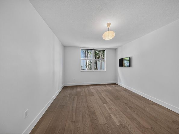 2421 NE 65th St 209, Fort Lauderdale FL 33308