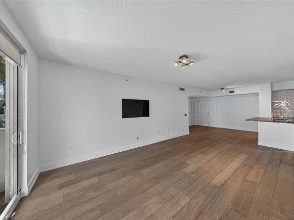 2421 NE 65th St 209, Fort Lauderdale FL 33308