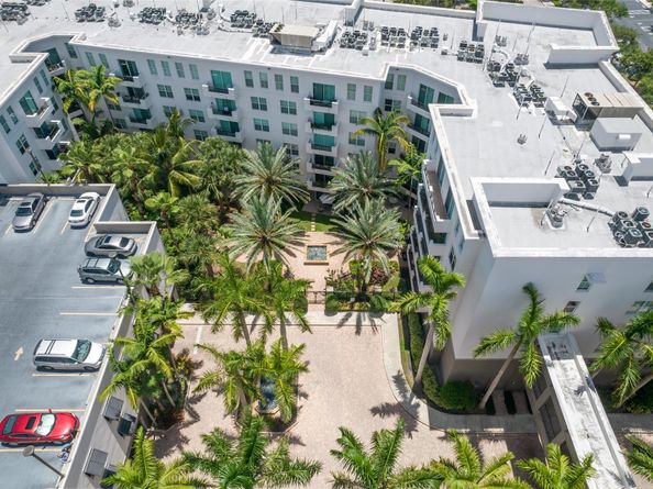 2421 NE 65th St 209, Fort Lauderdale FL 33308