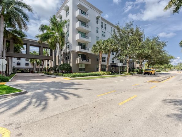 2421 NE 65th St 209, Fort Lauderdale FL 33308