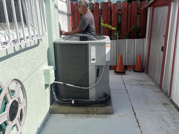 820 W Lakewood Road, West Palm Beach FL 33405