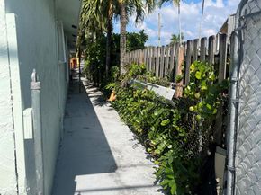 820 W Lakewood Road, West Palm Beach FL 33405