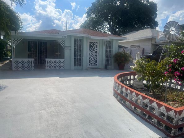 820 W Lakewood Road, West Palm Beach FL 33405
