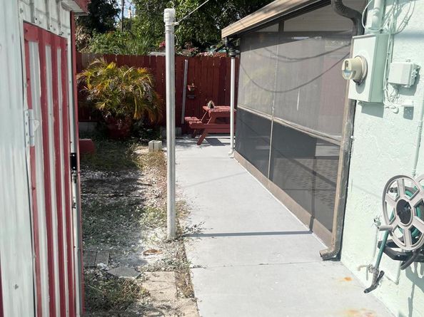 820 W Lakewood Road, West Palm Beach FL 33405