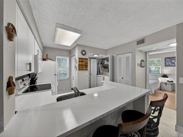 2222 N Cypress Bend Dr 201, Pompano Beach FL 33069