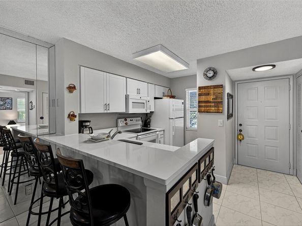 2222 N Cypress Bend Dr 201, Pompano Beach FL 33069