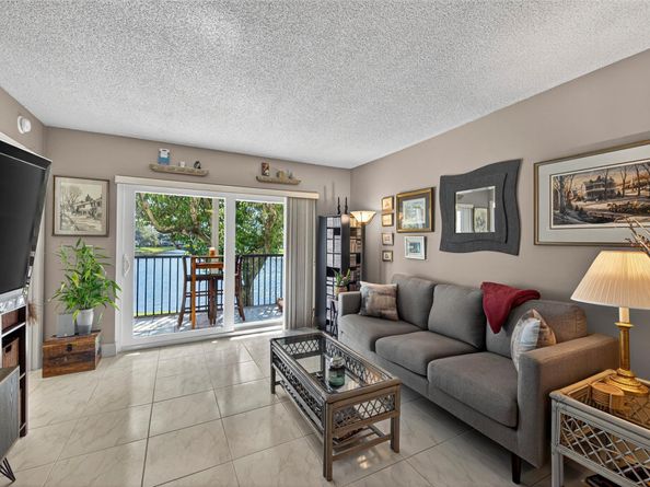 2222 N Cypress Bend Dr 201, Pompano Beach FL 33069