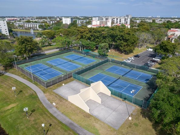 2222 N Cypress Bend Dr 201, Pompano Beach FL 33069