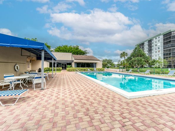 2222 N Cypress Bend Dr 201, Pompano Beach FL 33069