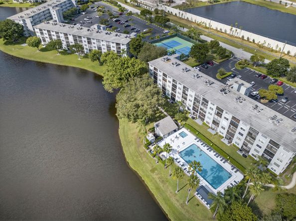 2222 N Cypress Bend Dr 201, Pompano Beach FL 33069