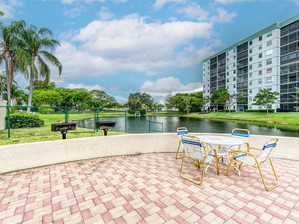 2222 N Cypress Bend Dr 201, Pompano Beach FL 33069