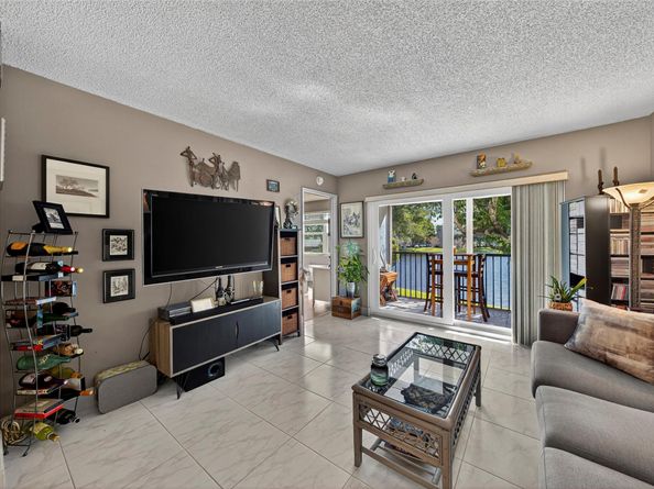 2222 N Cypress Bend Dr 201, Pompano Beach FL 33069
