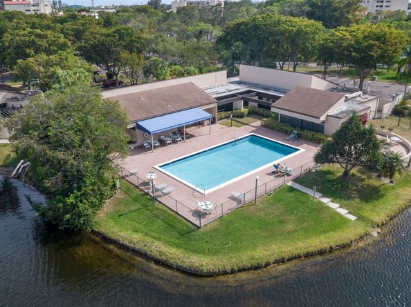 2222 N Cypress Bend Dr 201, Pompano Beach FL 33069