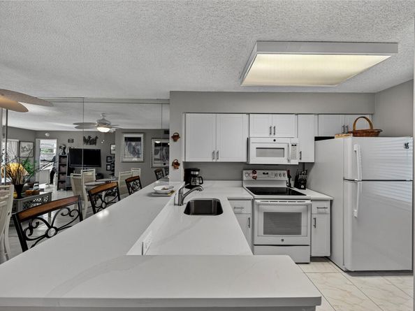 2222 N Cypress Bend Dr 201, Pompano Beach FL 33069