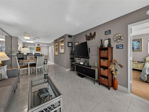 2222 N Cypress Bend Dr 201, Pompano Beach FL 33069